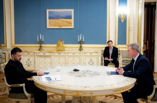 "Нам потрібно покінчити з цим лайном", - FT розкрило деталі екстреної зустрічі в Києві з посланцем Трампа "Нам потрібно покінчити з цим лайном", - FT розкрило деталі екстреної зустрічі в Києві з посланцем Трампа